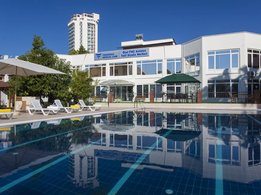 La piscina del centro de diálisis vacacional de Fresenius Medical Care en Antalya