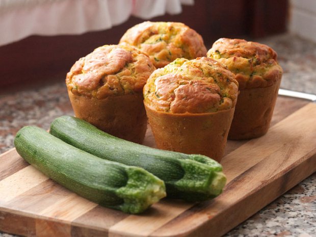 Magdalenas con queso de cabra y calabacín