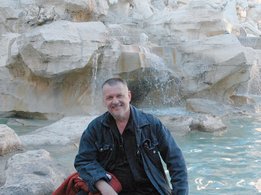 El paciente en la Fontana de Trevi en Roma