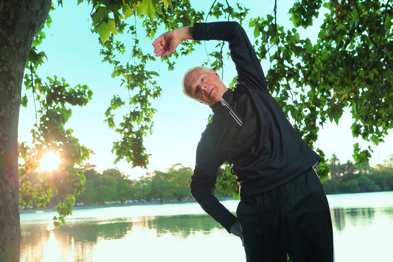 Hombre haciendo gimnasia