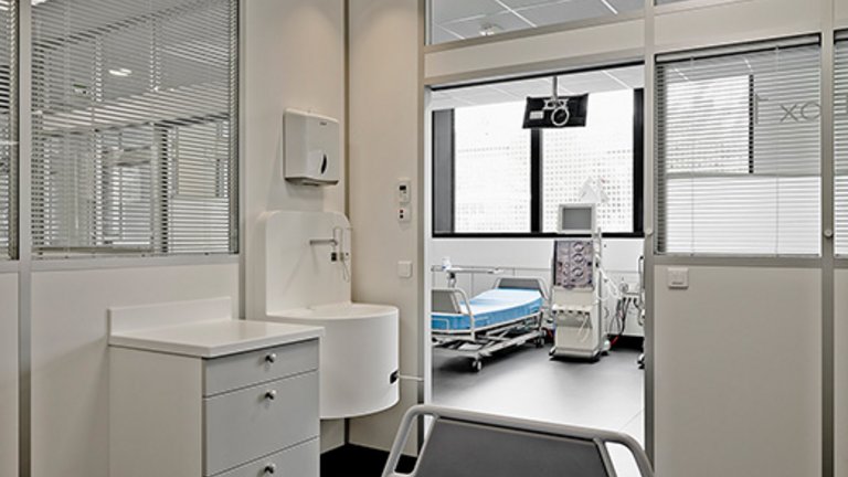 Centro de NephroCare: sala de tratamiento independiente