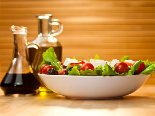 Ensalada italiana con tallarines verdes