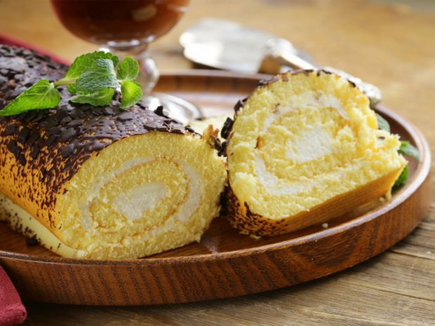 Rollo de galleta con nata