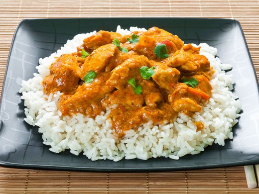 Pollo picado al curry