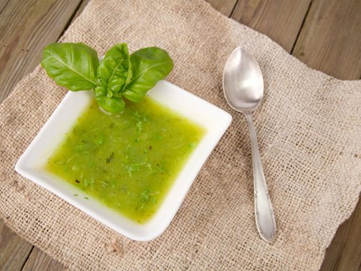 Sopa fría de calabacín con curry