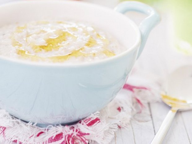 [Translate to Spain - Spanish:] Breakfast porridge with yoghurt and honey